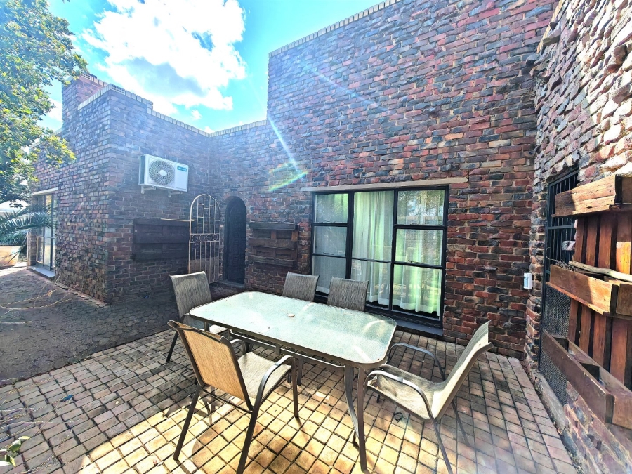 5 Bedroom Property for Sale in Fichardt Park Free State